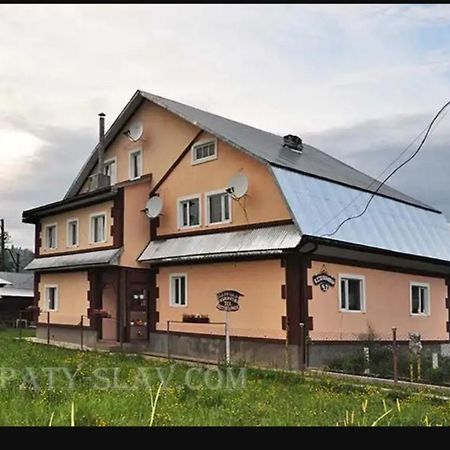"Різьбярська Садиба" Slavske Ngoại thất bức ảnh