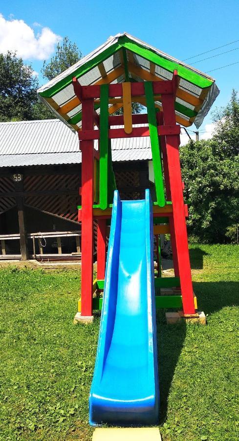 "Різьбярська Садиба" Slavske Ngoại thất bức ảnh