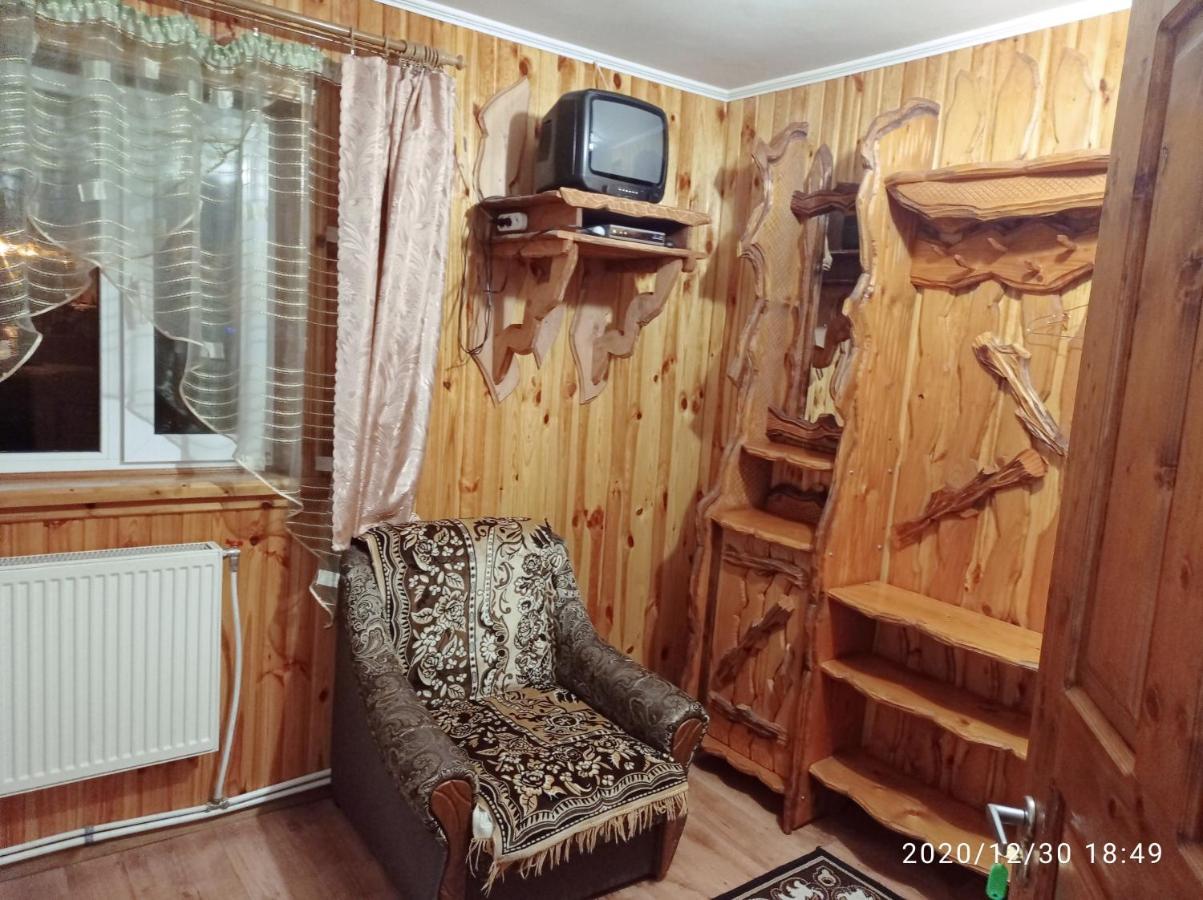 "Різьбярська Садиба" Slavske Phòng bức ảnh