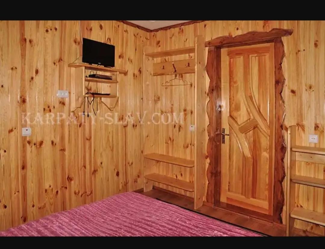"Різьбярська Садиба" Slavske Ngoại thất bức ảnh