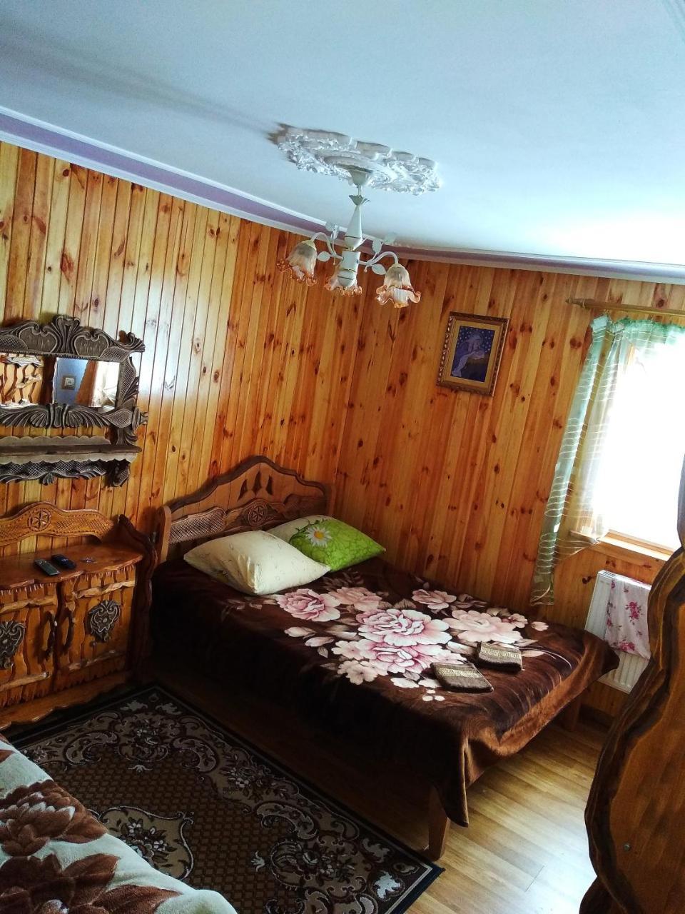 "Різьбярська Садиба" Slavske Ngoại thất bức ảnh