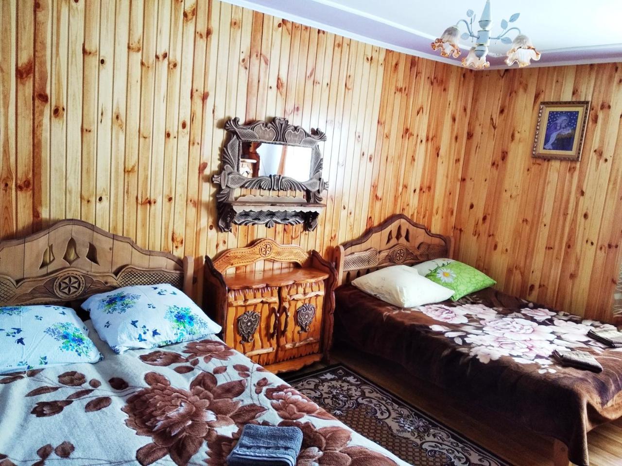 "Різьбярська Садиба" Slavske Ngoại thất bức ảnh