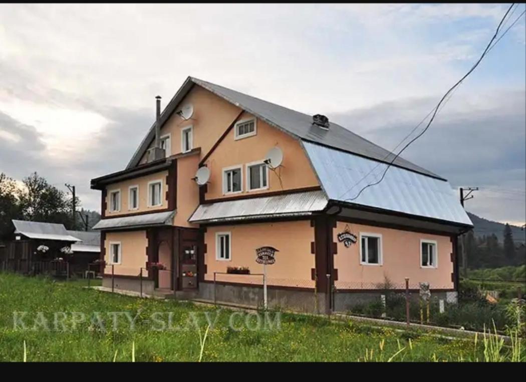 "Різьбярська Садиба" Slavske Ngoại thất bức ảnh