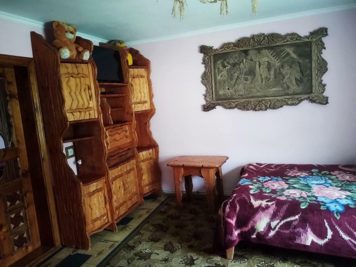 "Різьбярська Садиба" Slavske Ngoại thất bức ảnh
